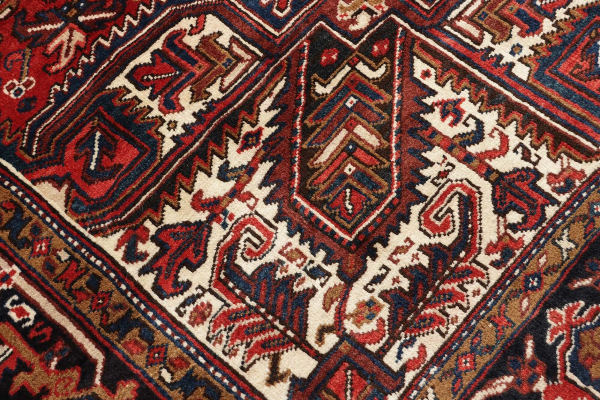 perserteppich-heriz-241-x-342-cm-schurwolle-handgeknupft-rustikal-15 Handgeknüpfter Heriz Perserteppich, 241 × 342 cm, Wolle