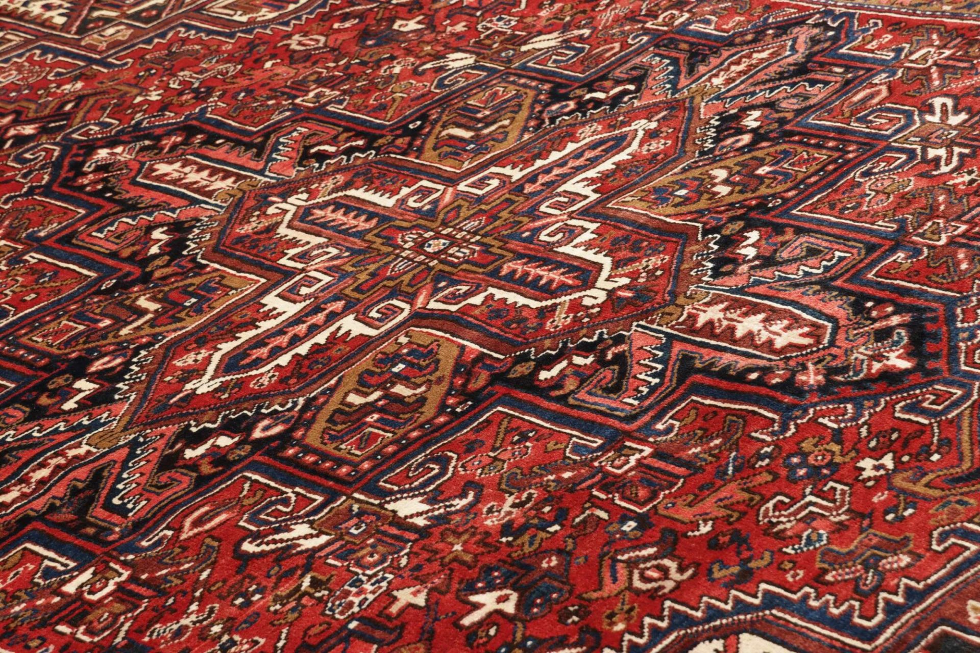 perserteppich-heriz-241-x-342-cm-schurwolle-handgeknupft-rustikal-17 Handgeknüpfter Heriz Perserteppich, 241 × 342 cm, Wolle