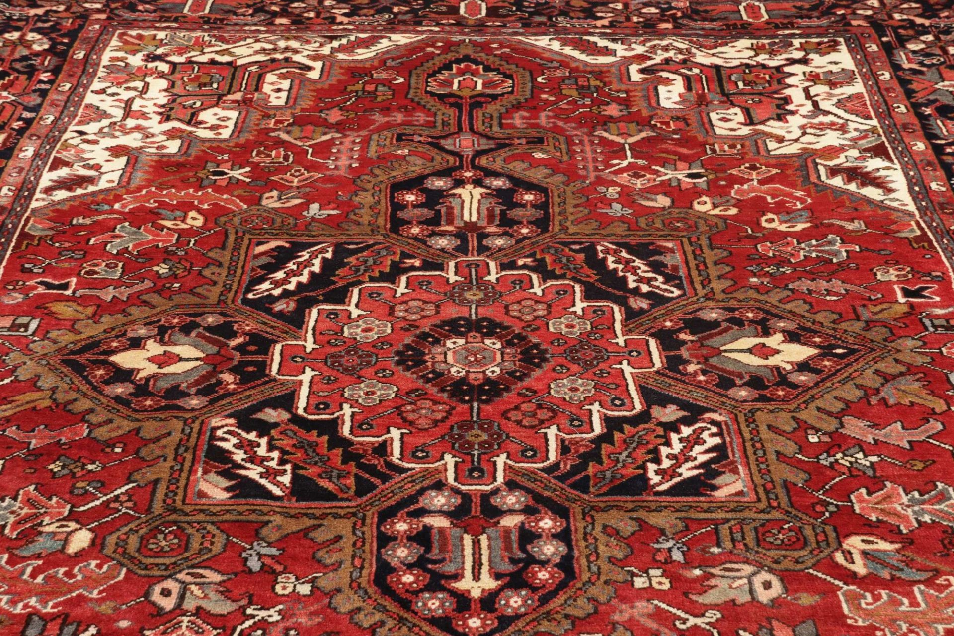 Handgeknüpfter Heriz Perserteppich 239 × 339 cm