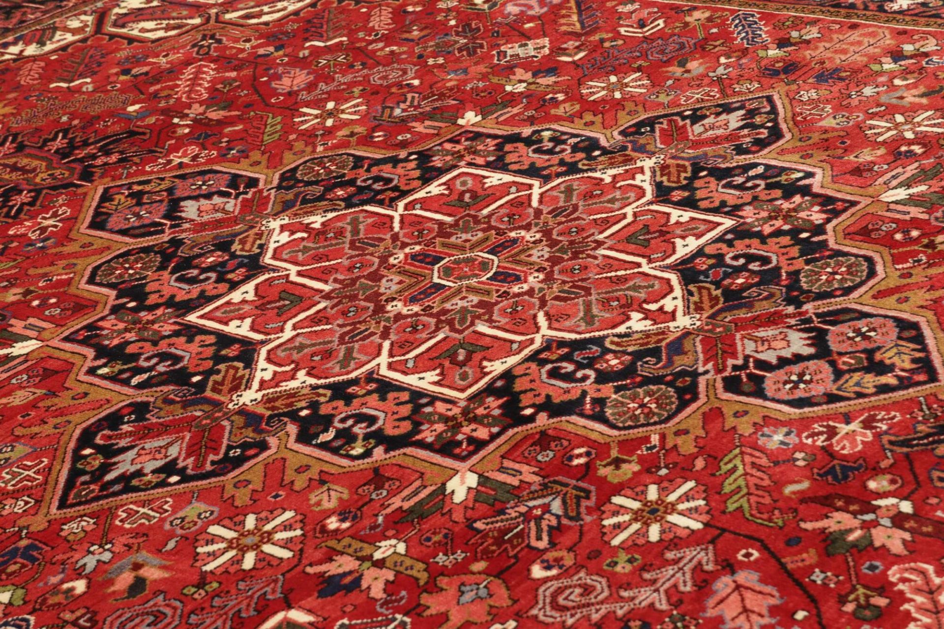 Handgeknüpfter Heriz Perserteppich 251 × 339 cm