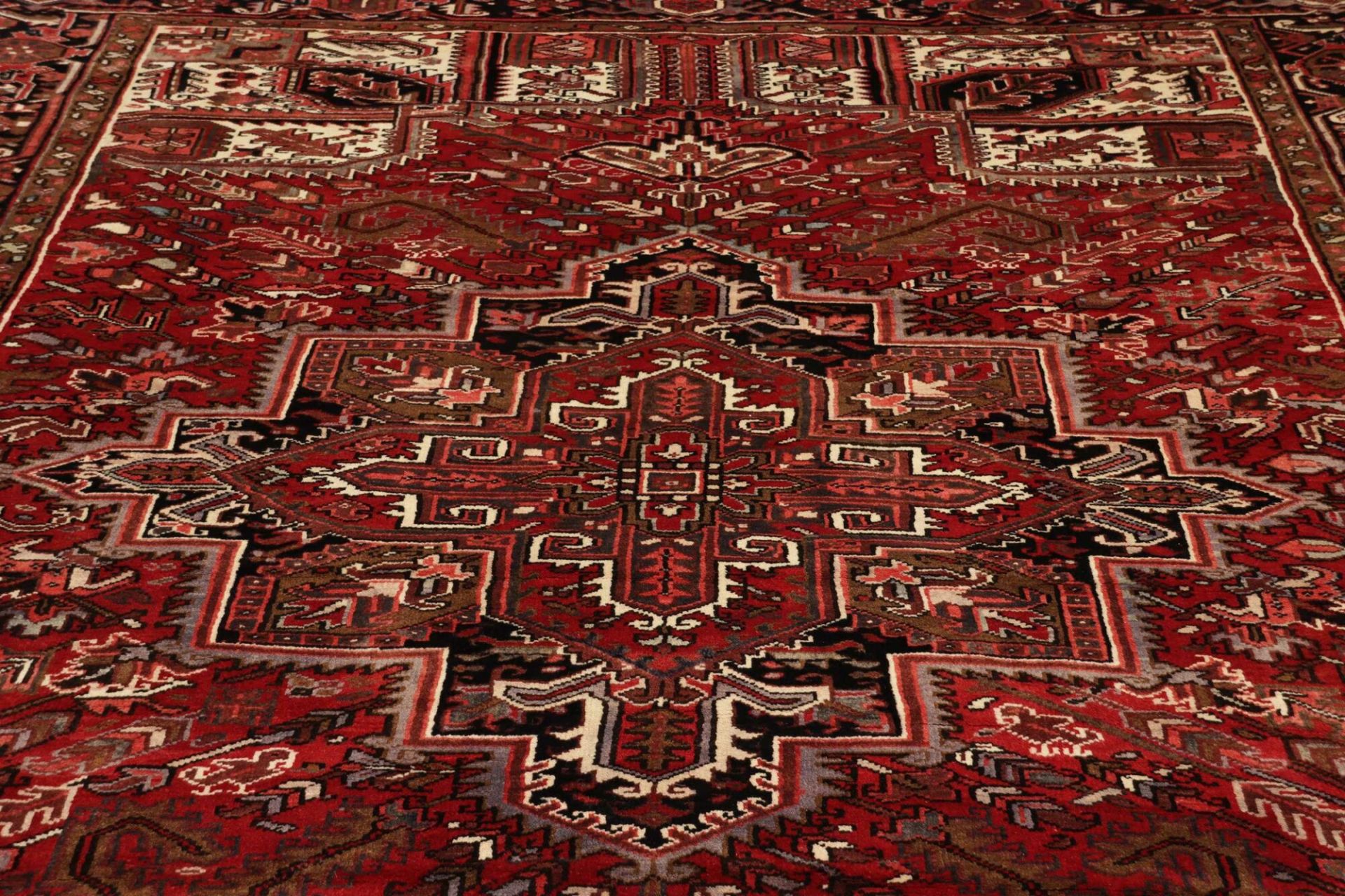 Heriz Perserteppich aus Iran, 256 × 339 cm