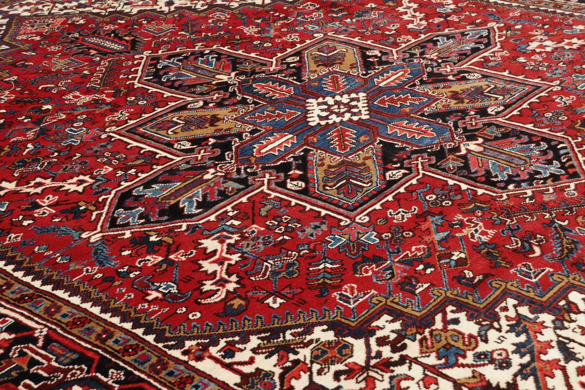 Handgeknüpfter Heriz Perserteppich 256 × 326 cm