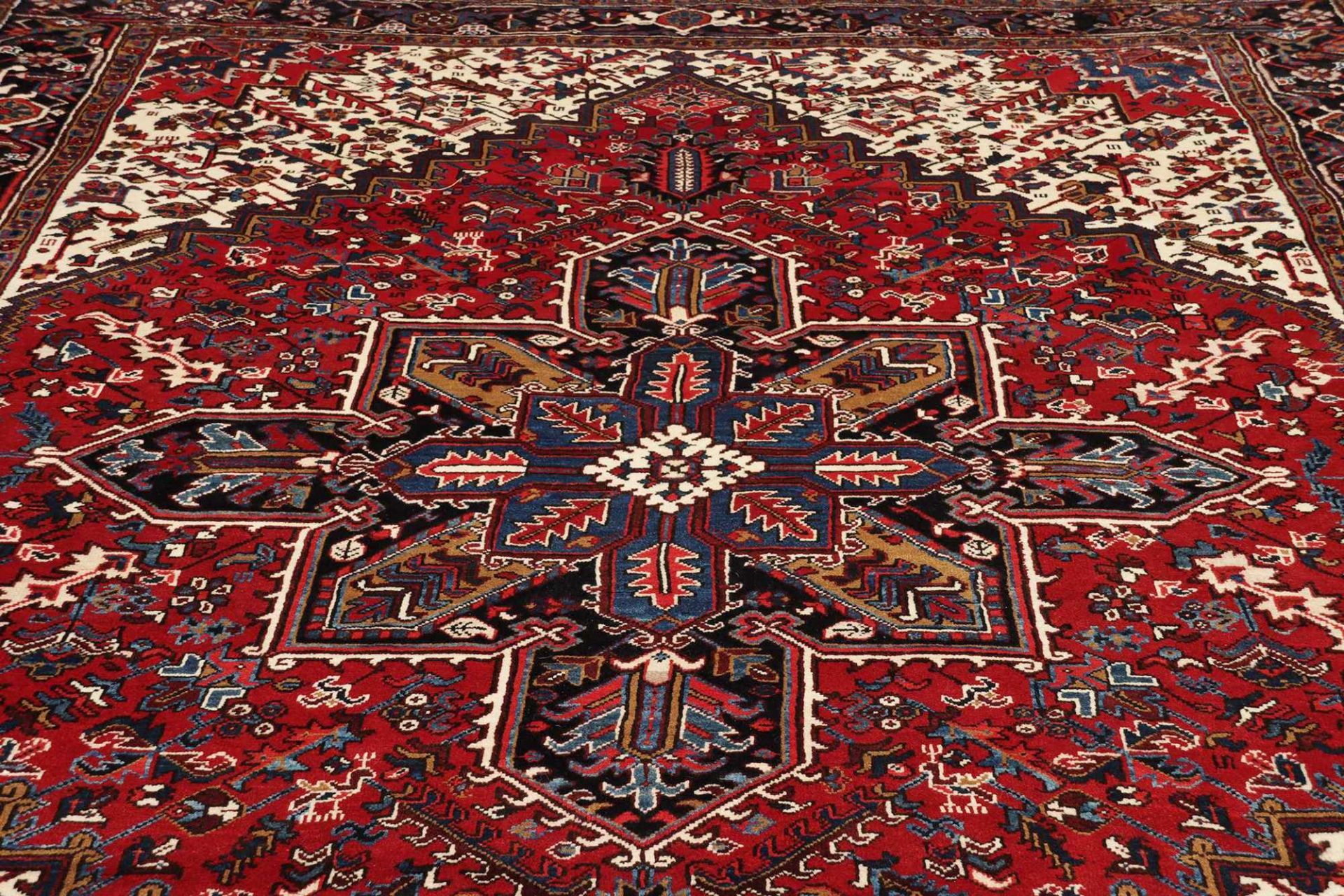 Handgeknüpfter Heriz Perserteppich 256 × 326 cm