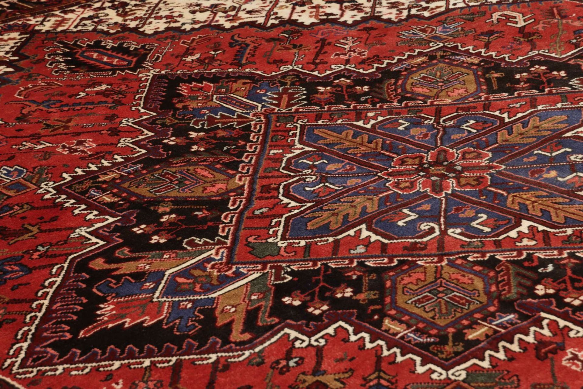 perserteppich-heriz-251-x-339-cm-schurwolle-handgeknupft-rustikal-13 Heriz Perserteppich aus Iran, 251 × 339 cm