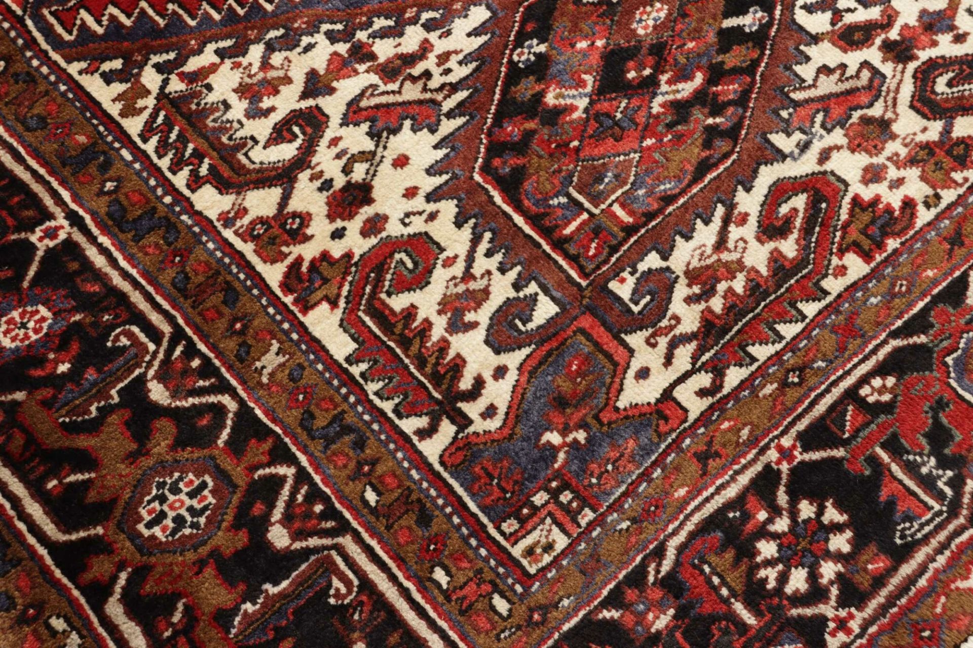 Handgeknüpfter Heriz Perserteppich 249 × 329 cm