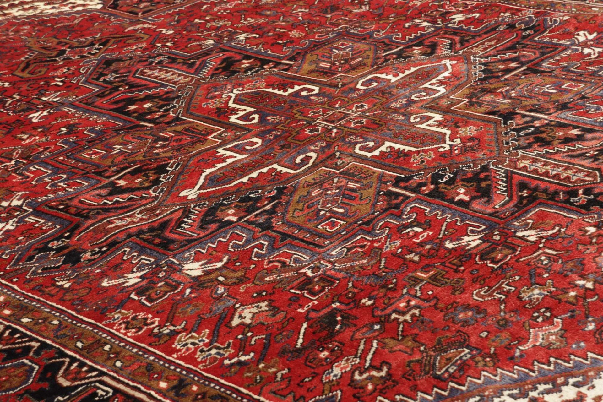 Handgeknüpfter Heriz Perserteppich 249 × 329 cm