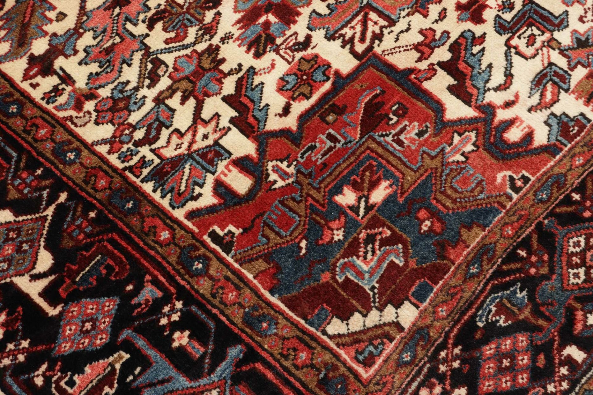 perserteppich-heriz-248-x-347-cm-schurwolle-handgeknupft-rustikal-23 Heriz Perserteppich aus Iran, 248 × 347 cm