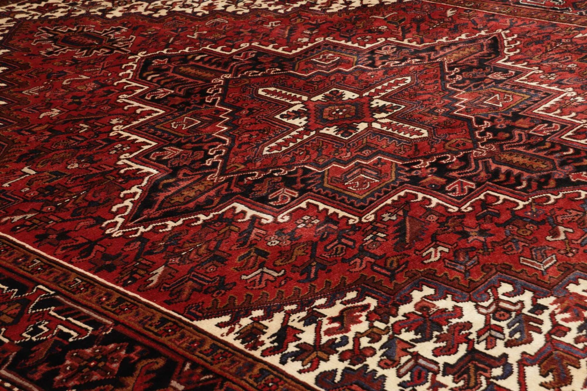 Handgeknüpfter Heriz Perserteppich 245 × 339 cm