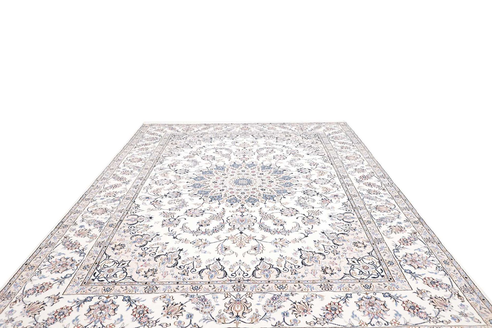 Nain Perserteppich aus Iran, 253 × 366 cm