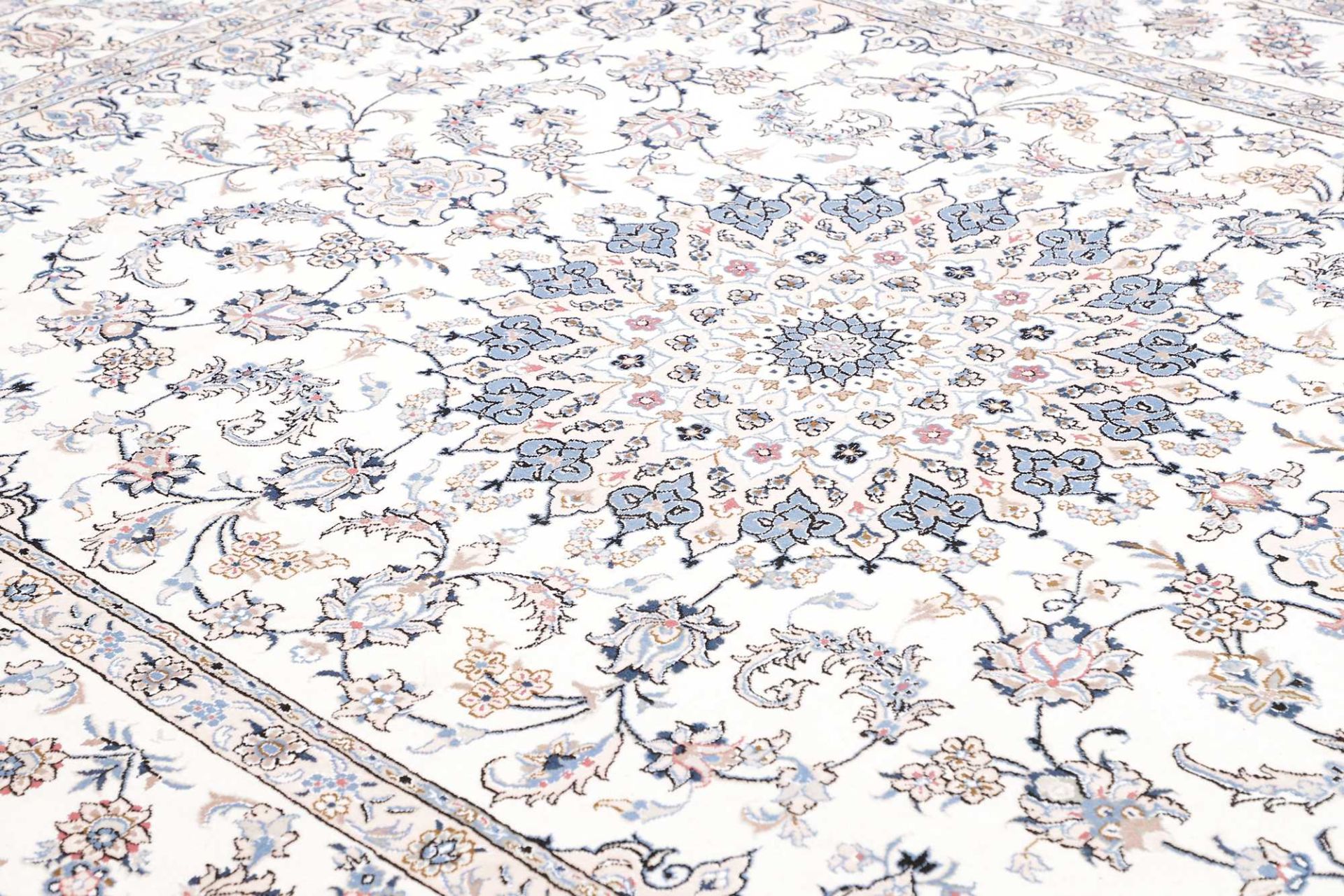 Nain Perserteppich aus Iran, 253 × 366 cm