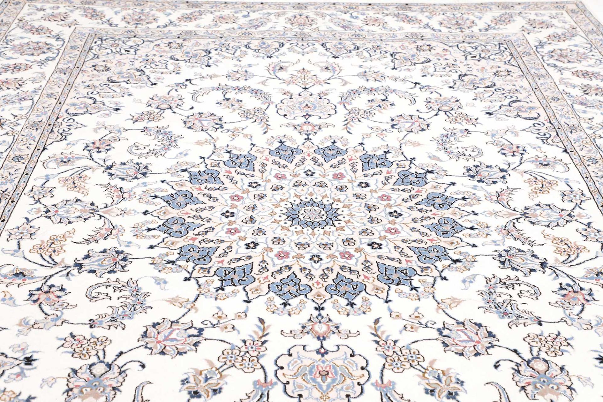 Nain Perserteppich aus Iran, 253 × 366 cm