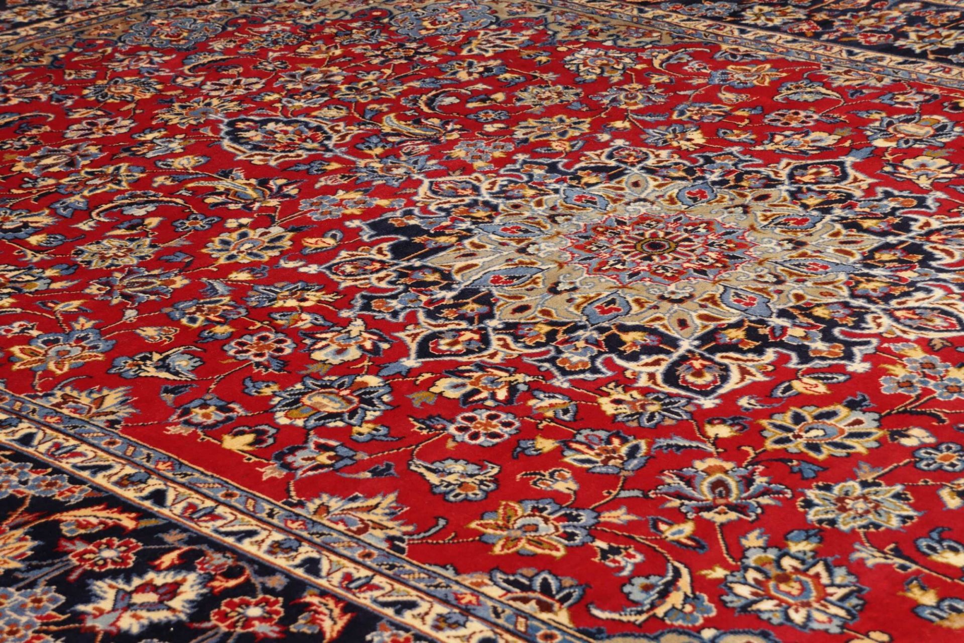 Isfahan Perserteppich 251 × 372 cm aus Wolle, handgeknüpft