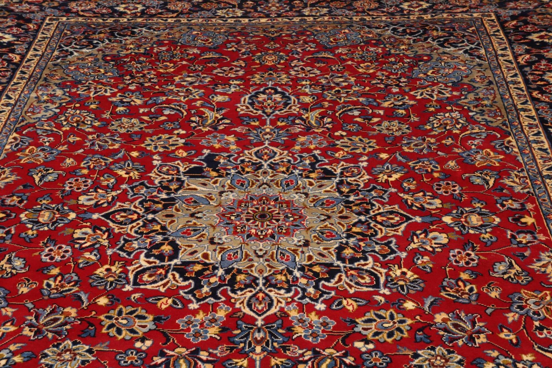 Isfahan Perserteppich 251 × 372 cm aus Wolle, handgeknüpft