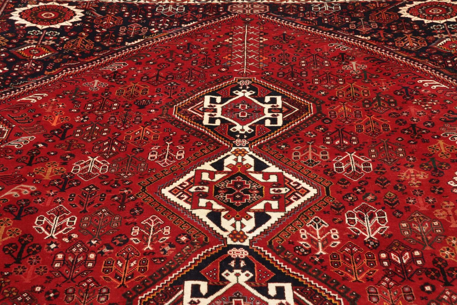 Qashqai Perserteppich aus Iran, 228 × 327 cm