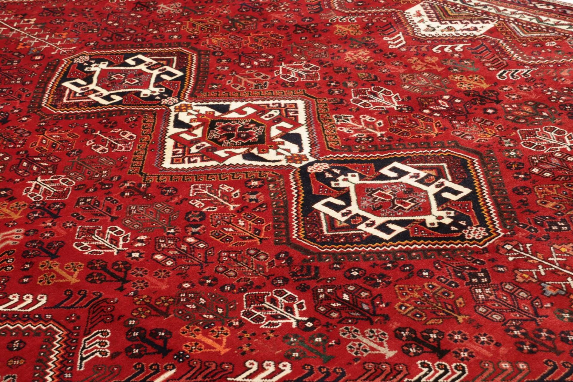 Qashqai Perserteppich aus Iran, 228 × 327 cm