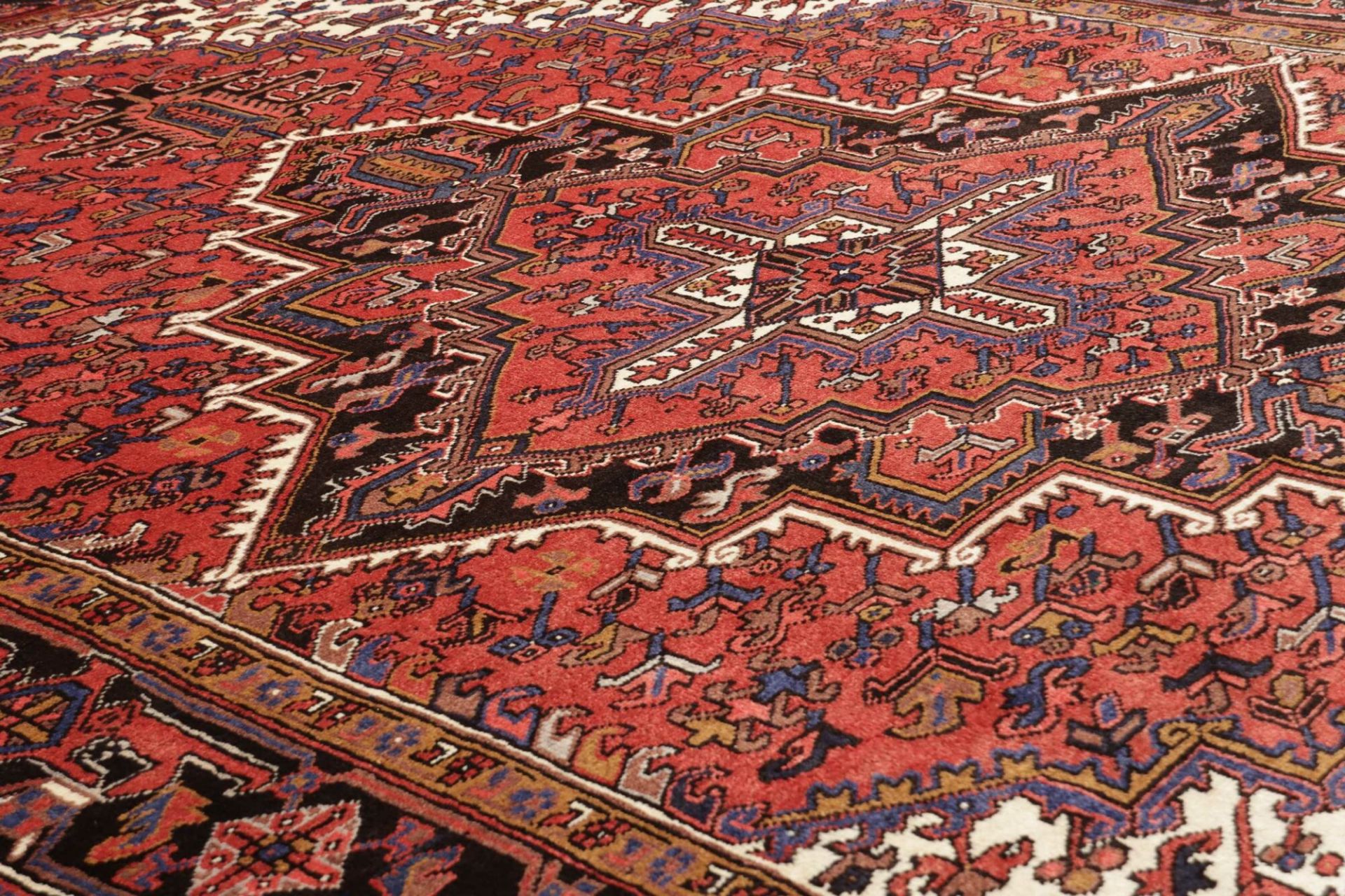 perserteppich-heriz-241-x-332-cm-schurwolle-handgeknupft-rustikal-16 Handgeknüpfter Heriz Perserteppich 241 × 332 cm
