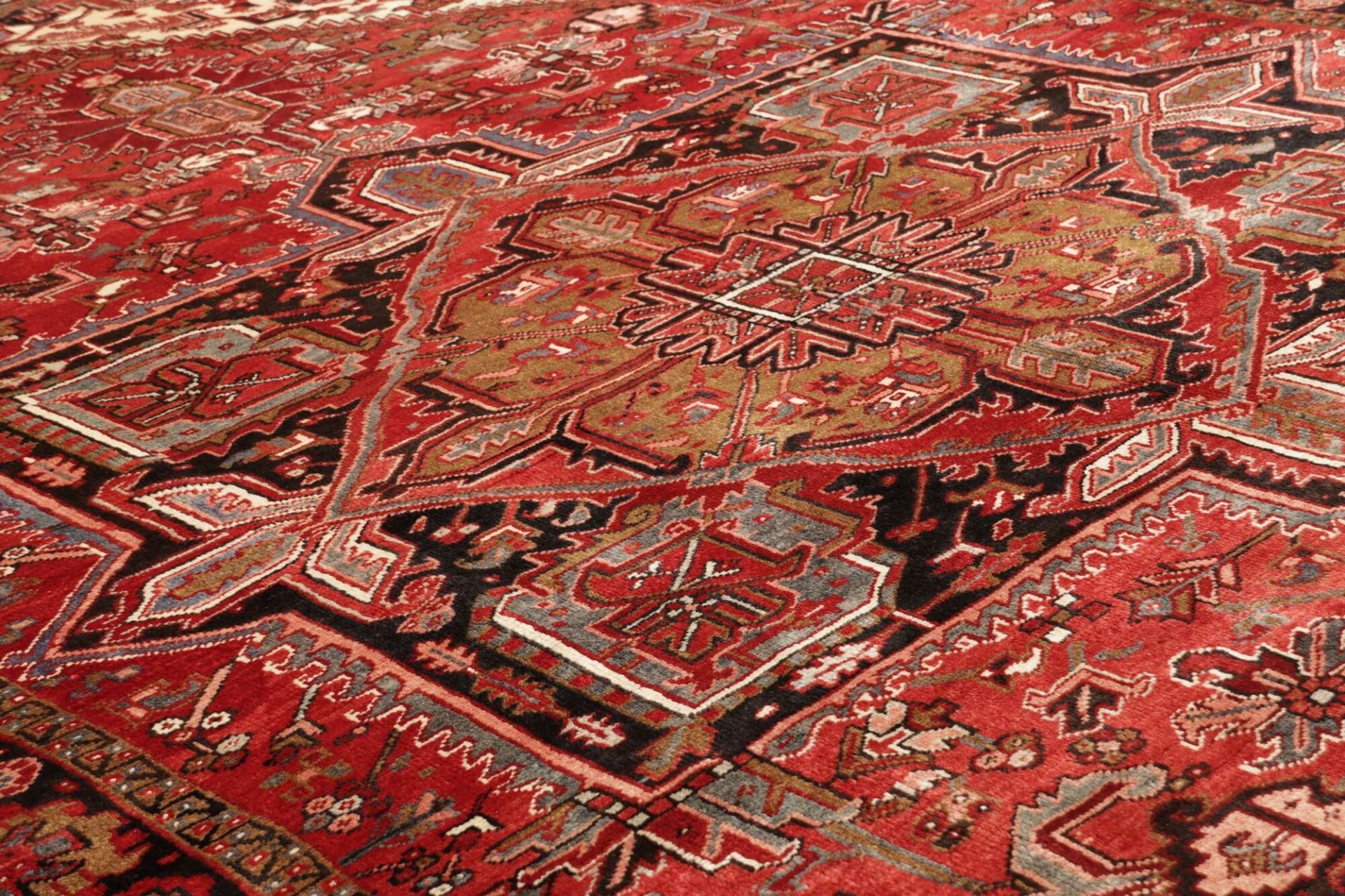 Heriz Perserteppich 251 × 355 cm aus Wolle, handgeknüpft