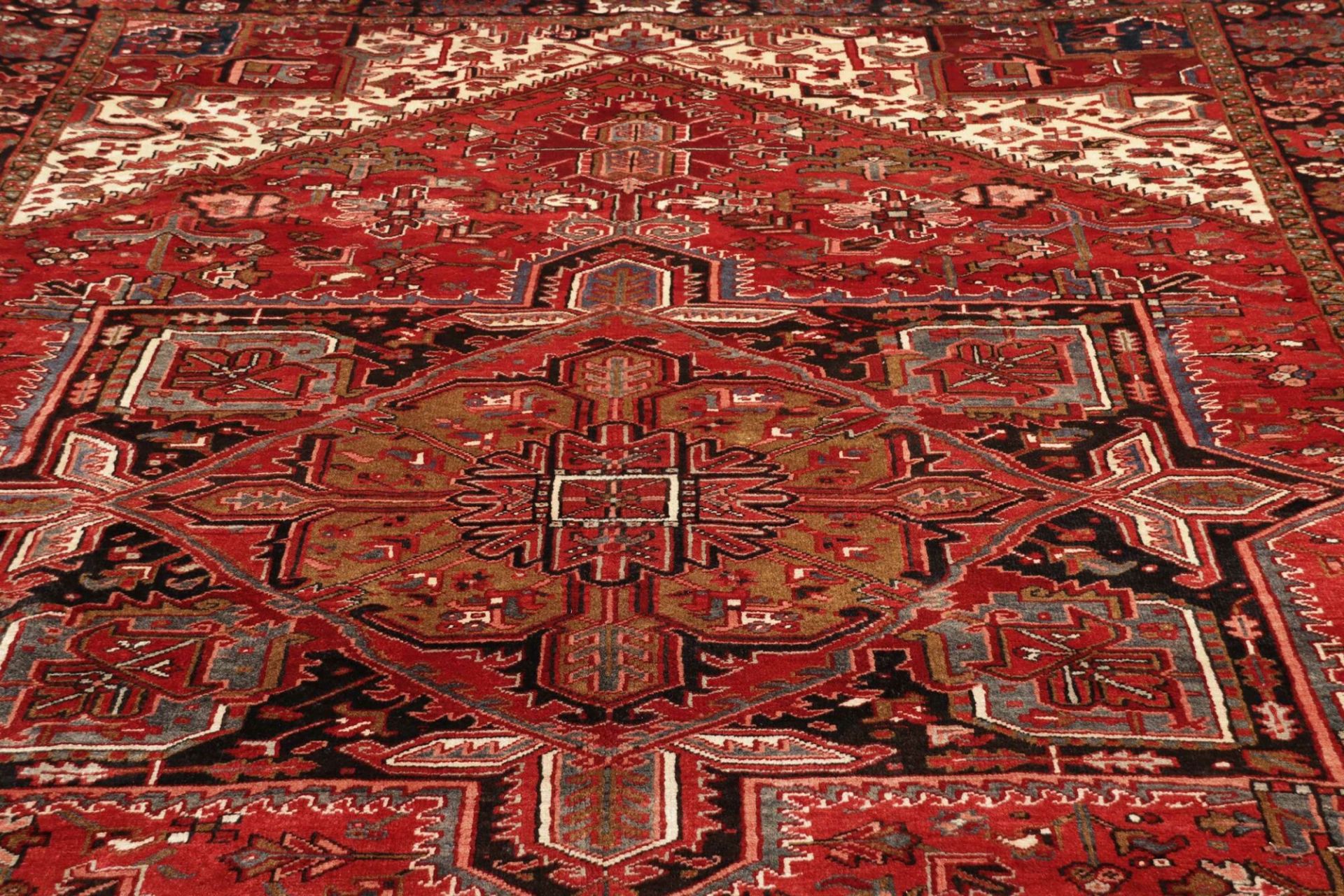 Heriz Perserteppich 251 × 355 cm aus Wolle, handgeknüpft