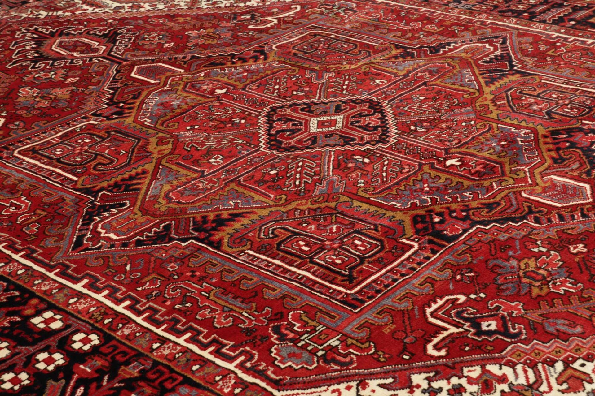 Heriz Perserteppich aus Iran, 247 × 354 cm