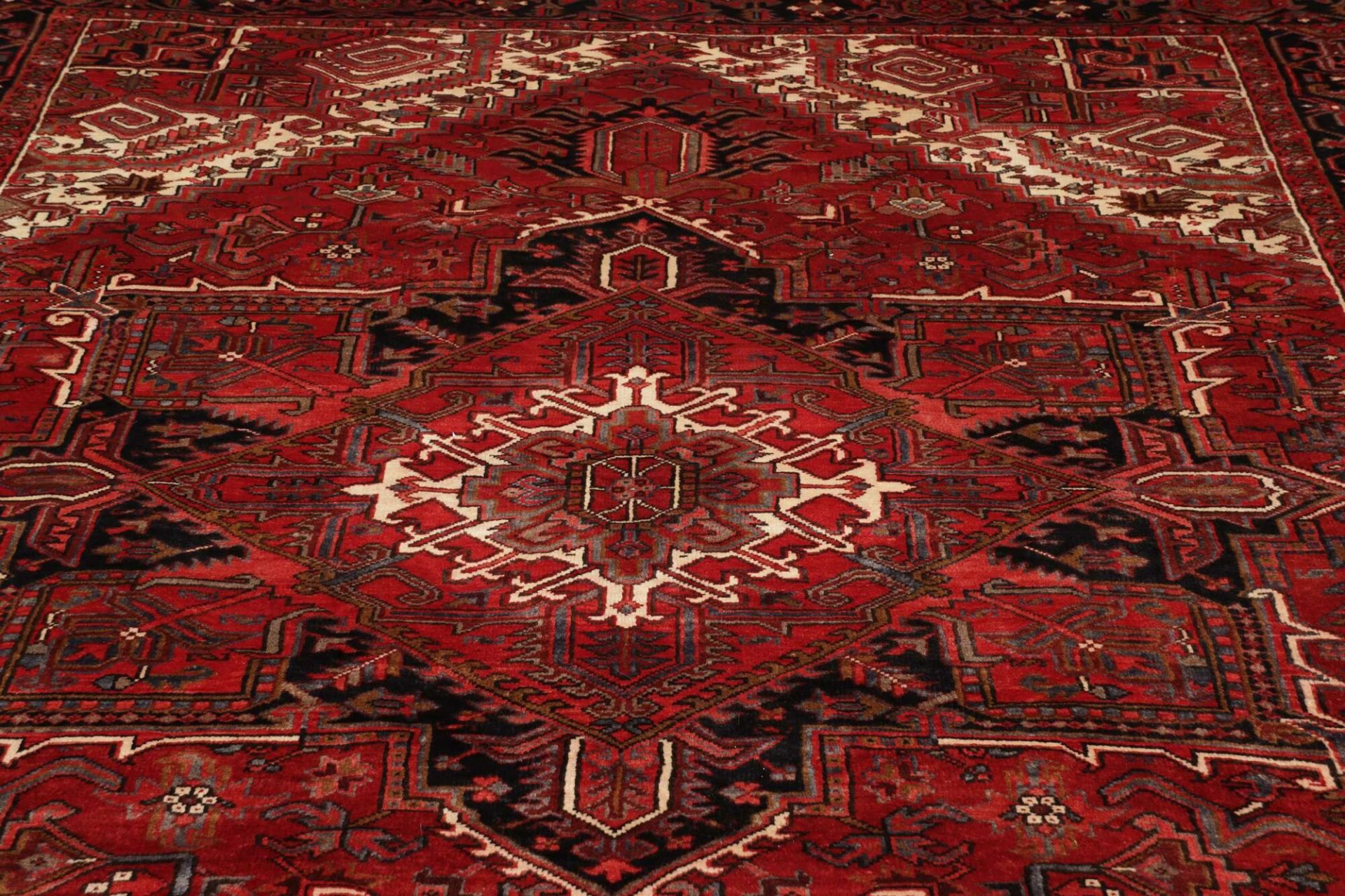 Heriz Perserteppich aus Iran, 246 × 329 cm