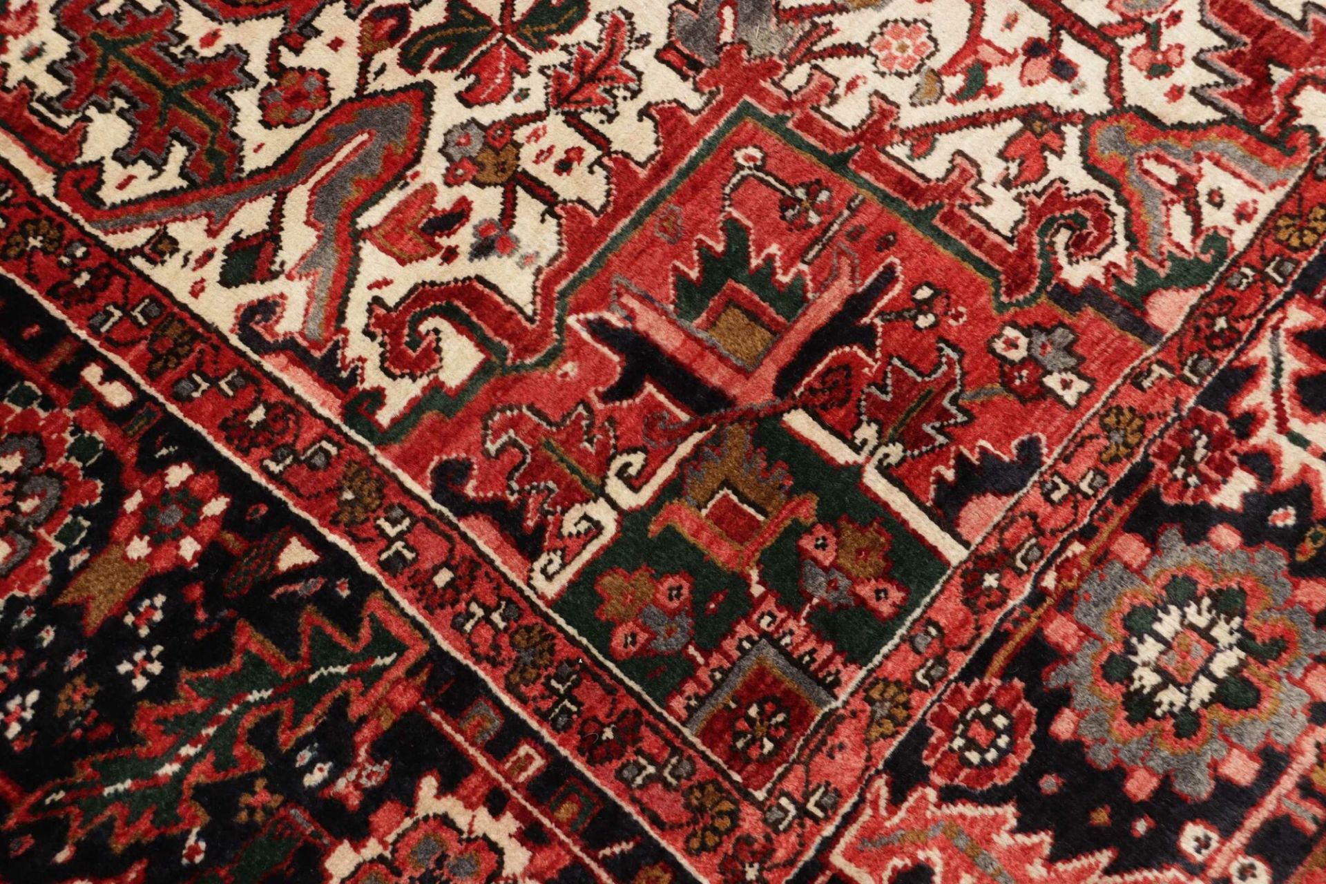 Handgeknüpfter Heriz Perserteppich 271 × 352 cm