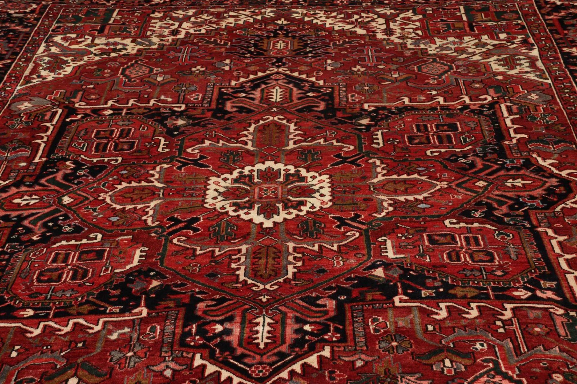 Handgeknüpfter Heriz Perserteppich 271 × 352 cm