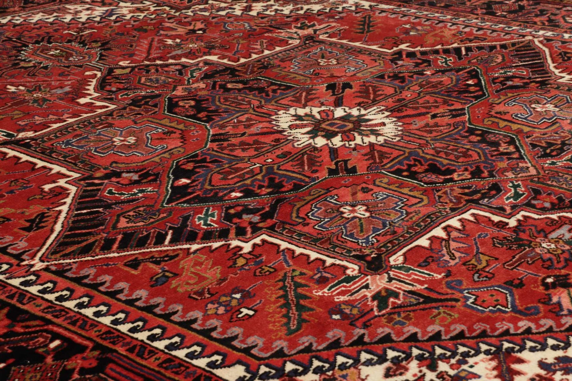 Heriz Perserteppich 261 × 329 cm aus Wolle, handgeknüpft