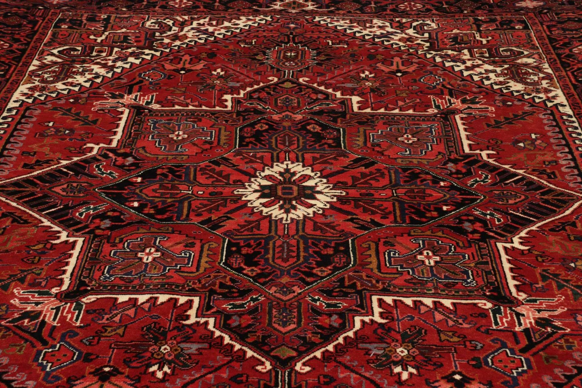 Heriz Perserteppich 261 × 329 cm aus Wolle, handgeknüpft