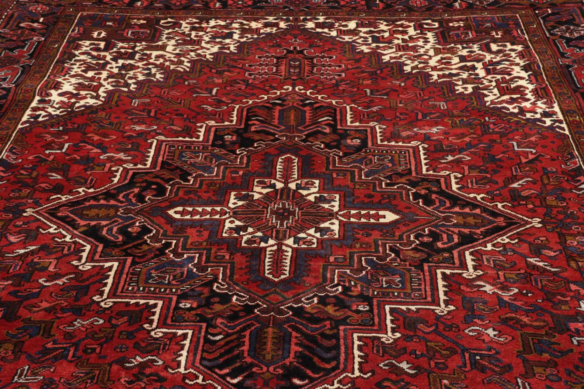 perserteppich-heriz-247-x-337-cm-schurwolle-handgeknupft-rustikal-16 Handgeknüpfter Heriz Perserteppich 247 × 337 cm