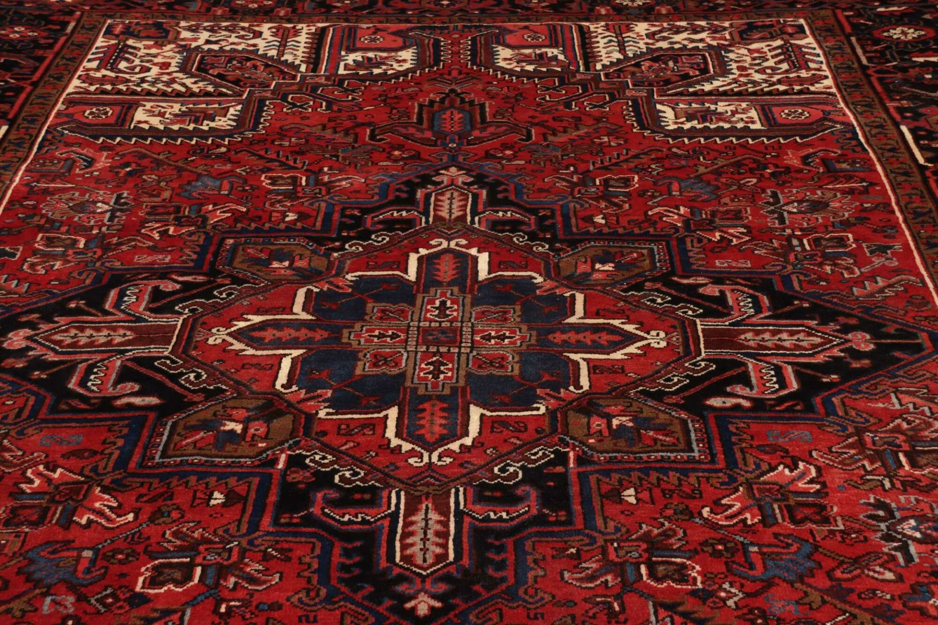 Handgeknüpfter Heriz Perserteppich 257 × 332 cm