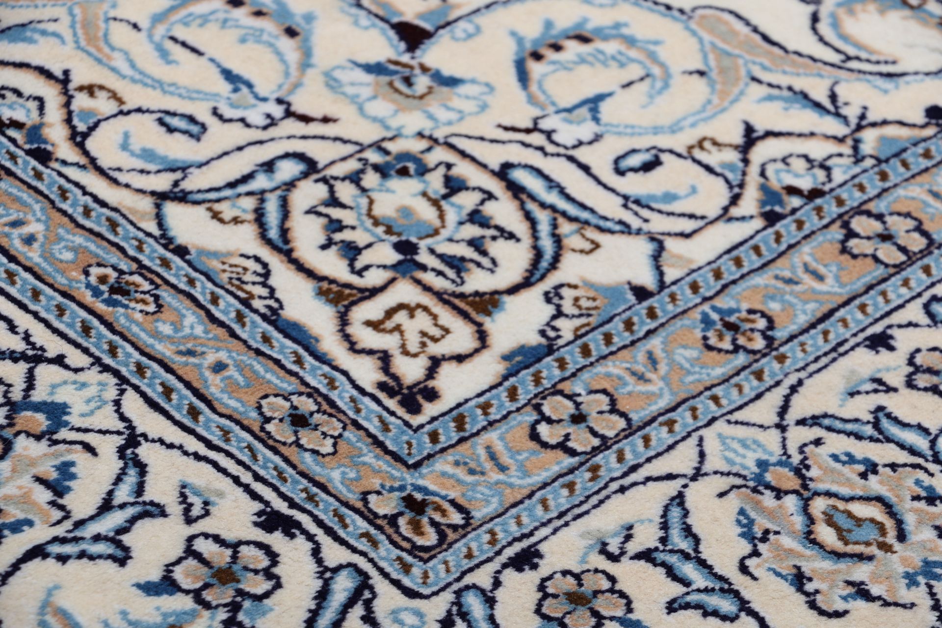 Nain Perserteppich 196 × 306 cm aus Wolle, handgeknüpft