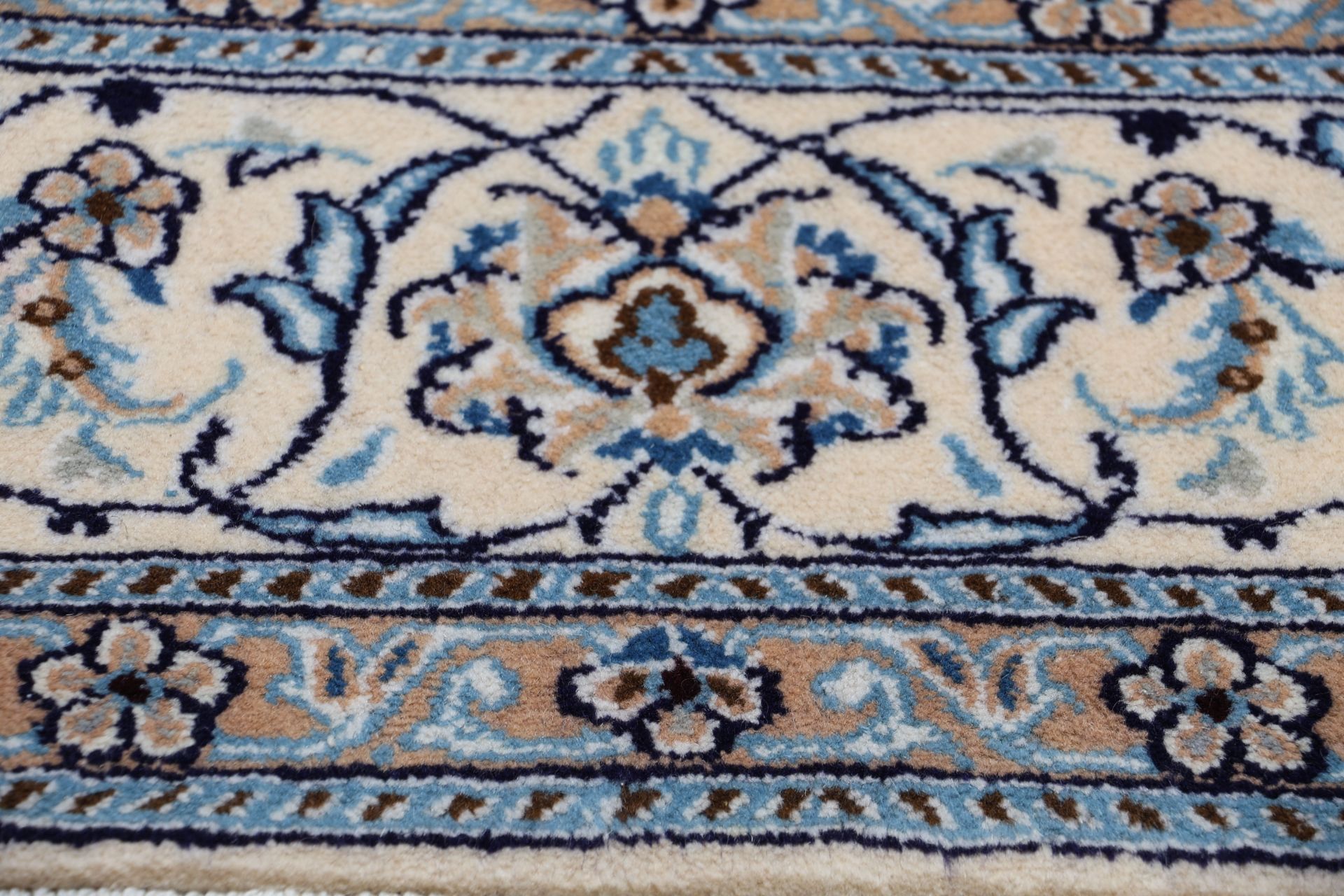 Nain Perserteppich 196 × 306 cm aus Wolle, handgeknüpft