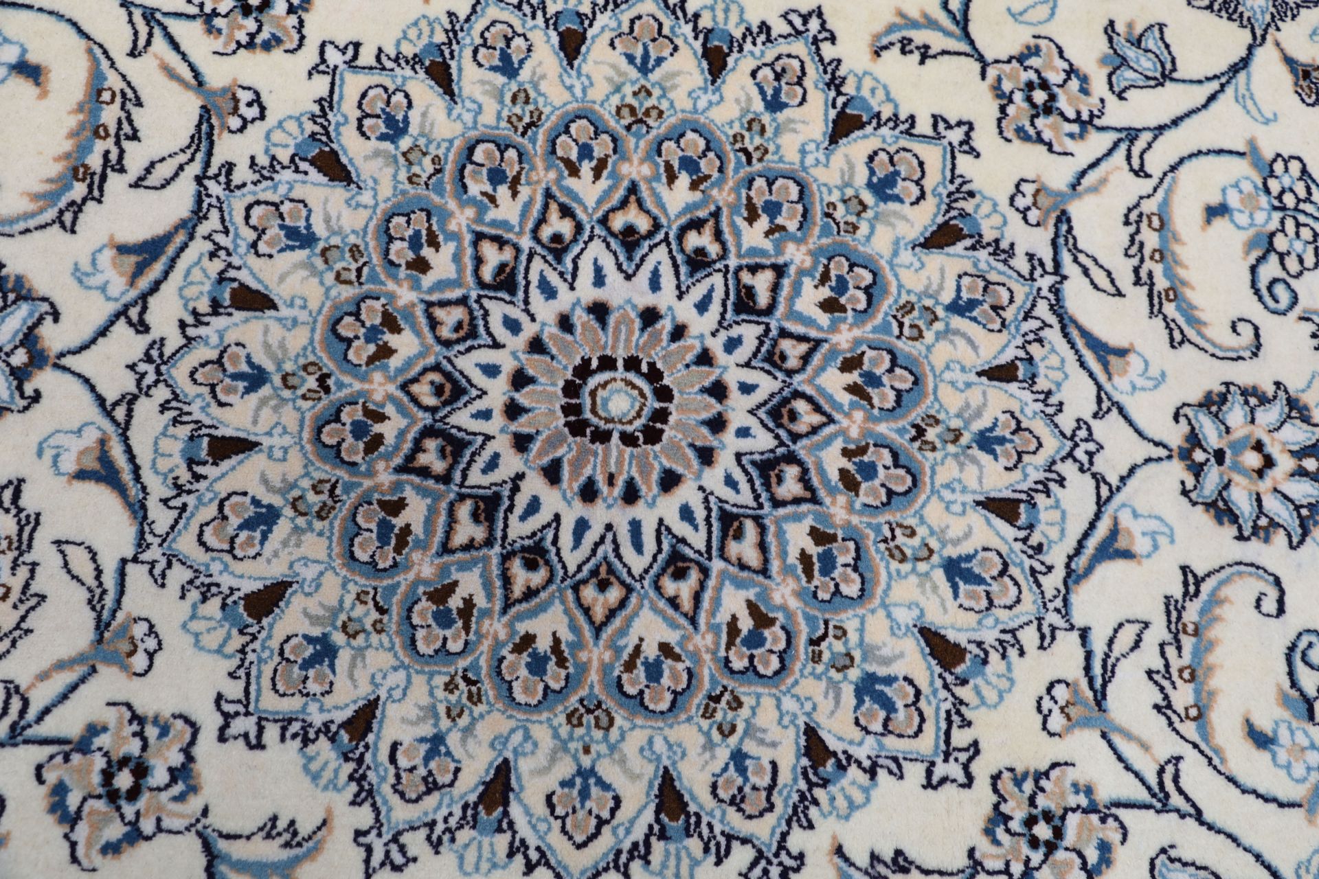Nain Perserteppich 196 × 306 cm aus Wolle, handgeknüpft