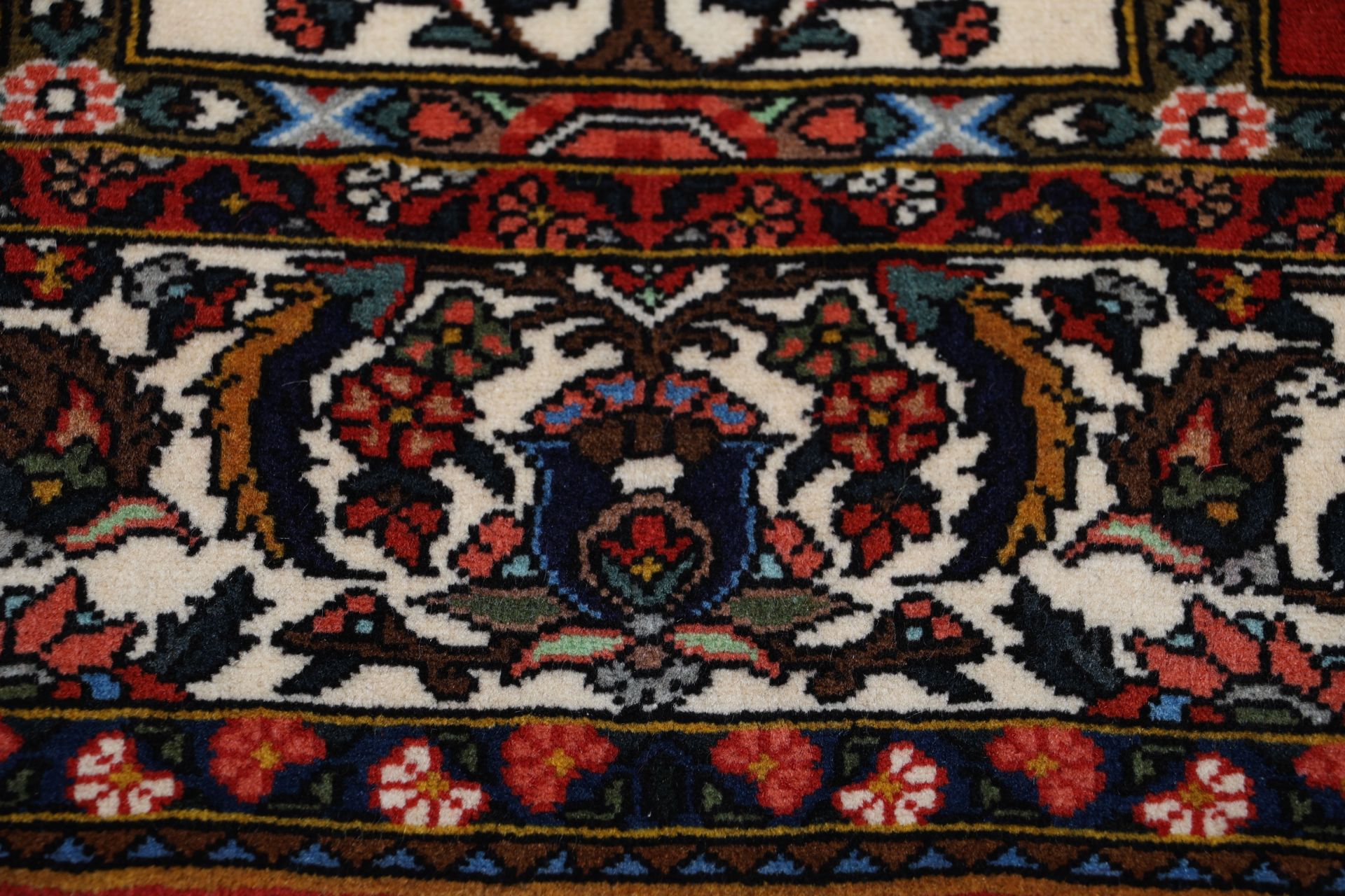 Handgeknüpfter Bakhtiari Perserteppich 205 × 300 cm