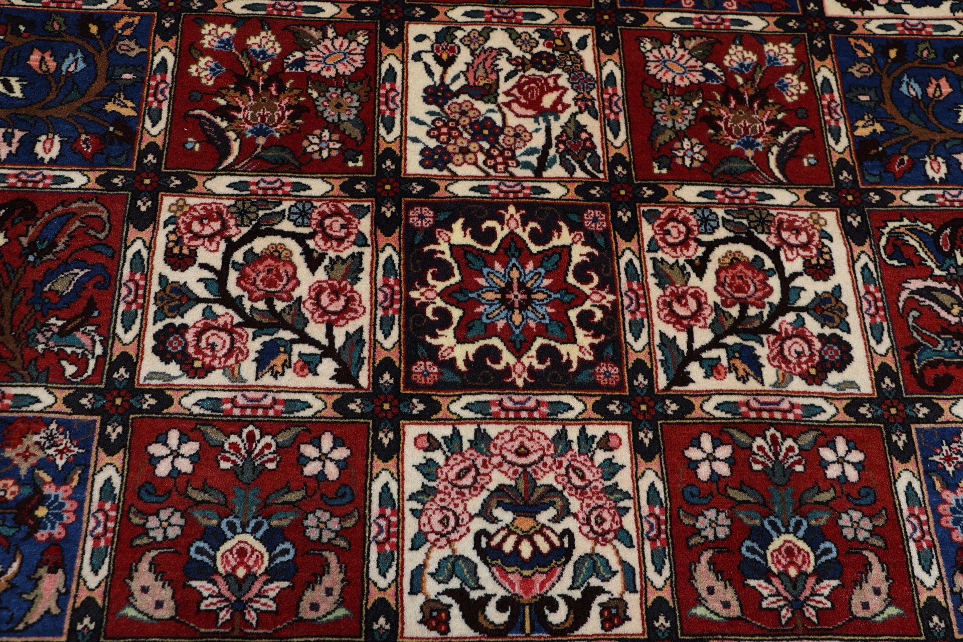 Handgeknüpfter Bakhtiari Perserteppich 200 × 310 cm