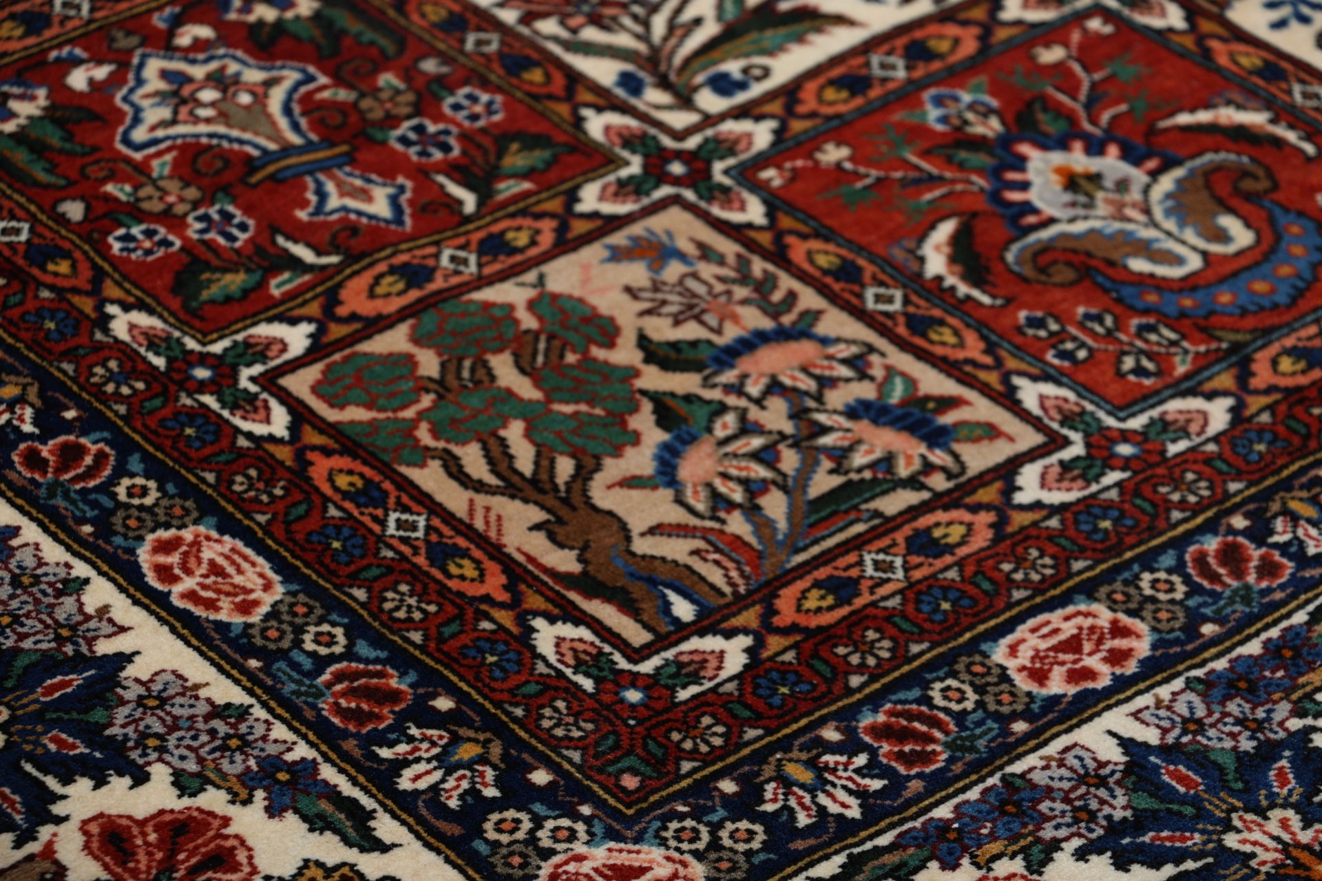 Bakhtiari Perserteppich 208 × 310 cm aus Wolle, handgeknüpft