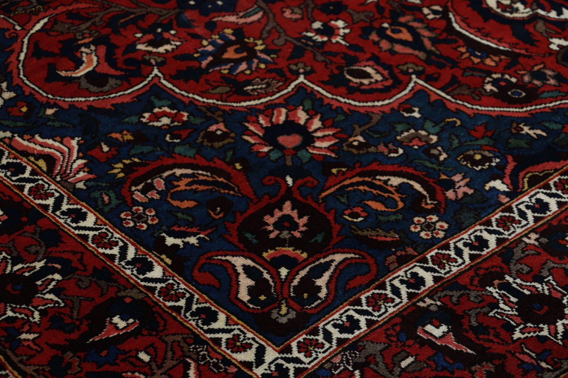 Bakhtiari Perserteppich 208 × 305 cm aus Wolle, handgeknüpft