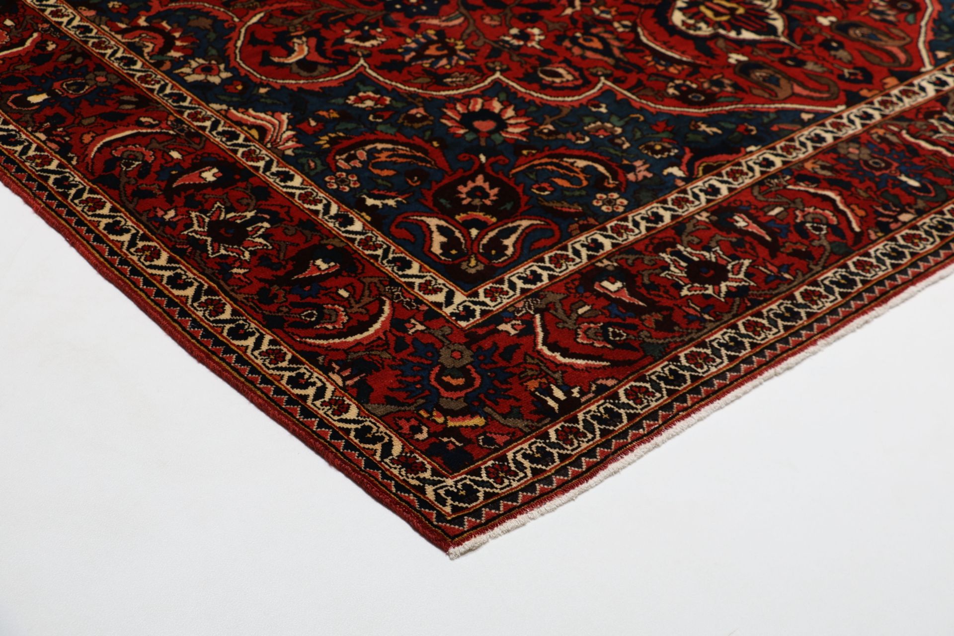 Bakhtiari Perserteppich 208 × 305 cm aus Wolle, handgeknüpft