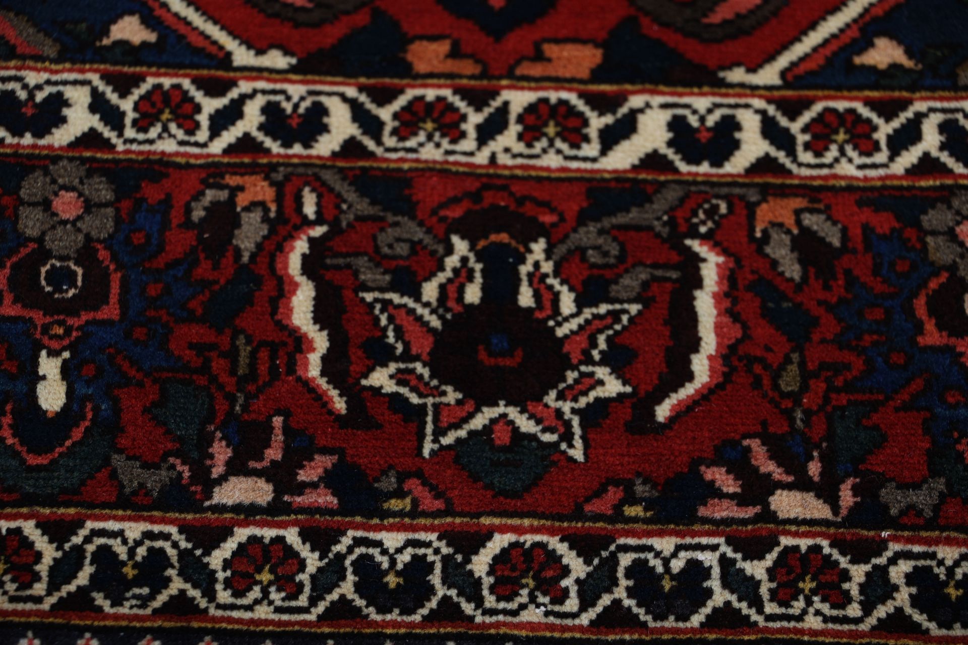 Bakhtiari Perserteppich 208 × 305 cm aus Wolle, handgeknüpft