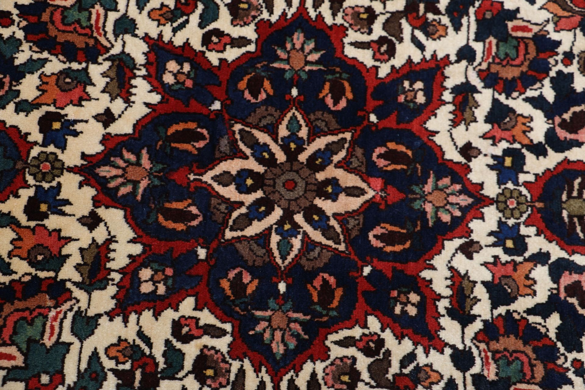 Bakhtiari Perserteppich 208 × 305 cm aus Wolle, handgeknüpft