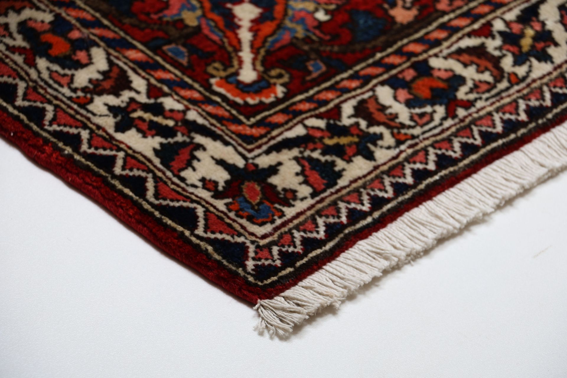 Handgeknüpfter Bakhtiari Perserteppich 220 × 323 cm