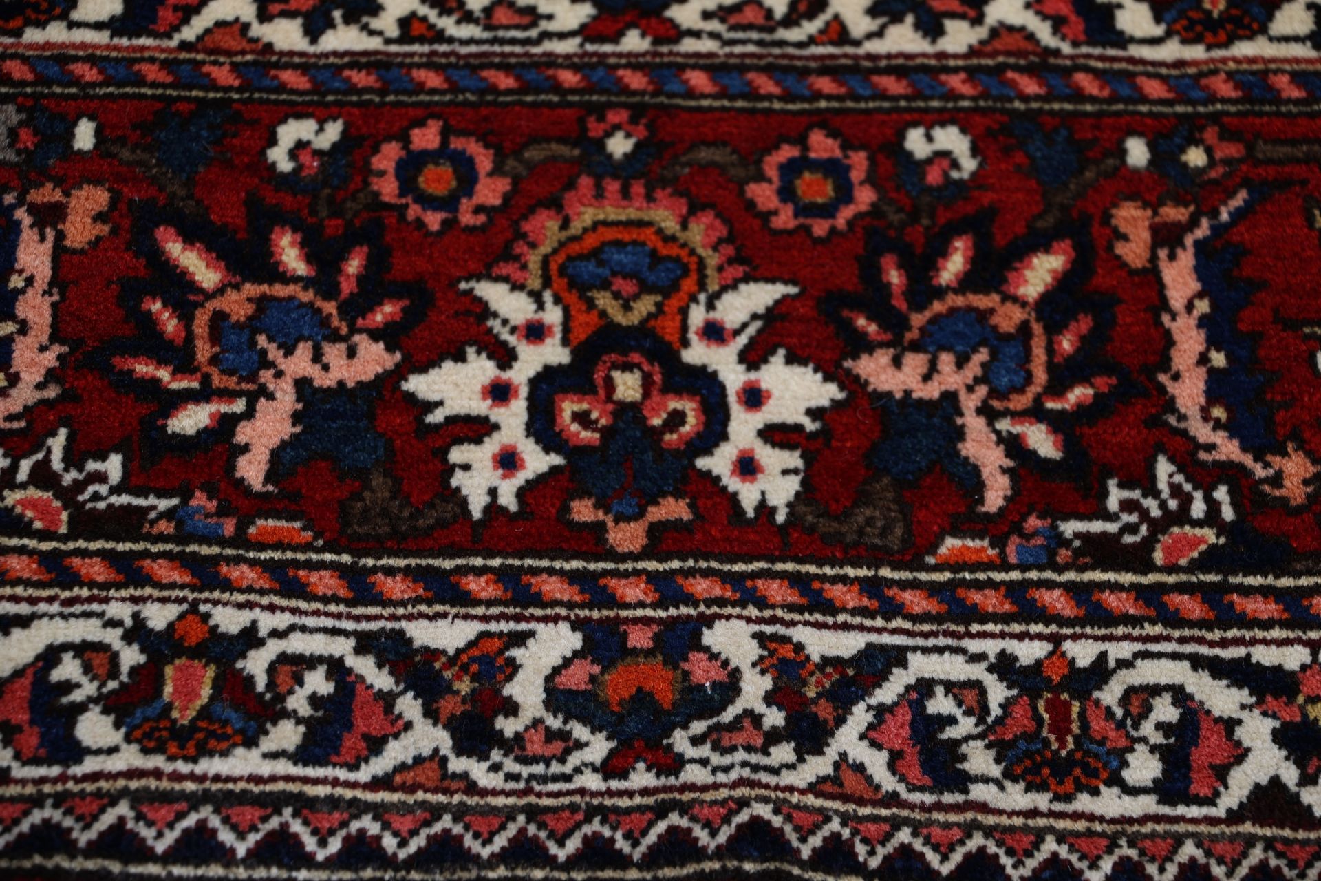 Handgeknüpfter Bakhtiari Perserteppich 220 × 323 cm