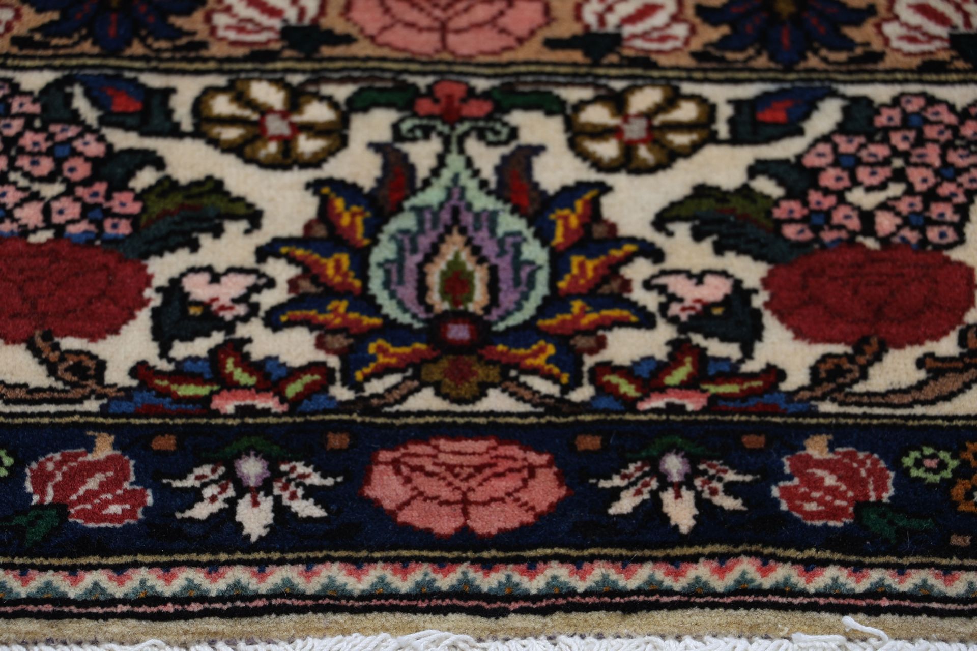 Handgeknüpfter Bakhtiari Perserteppich 208 × 312 cm