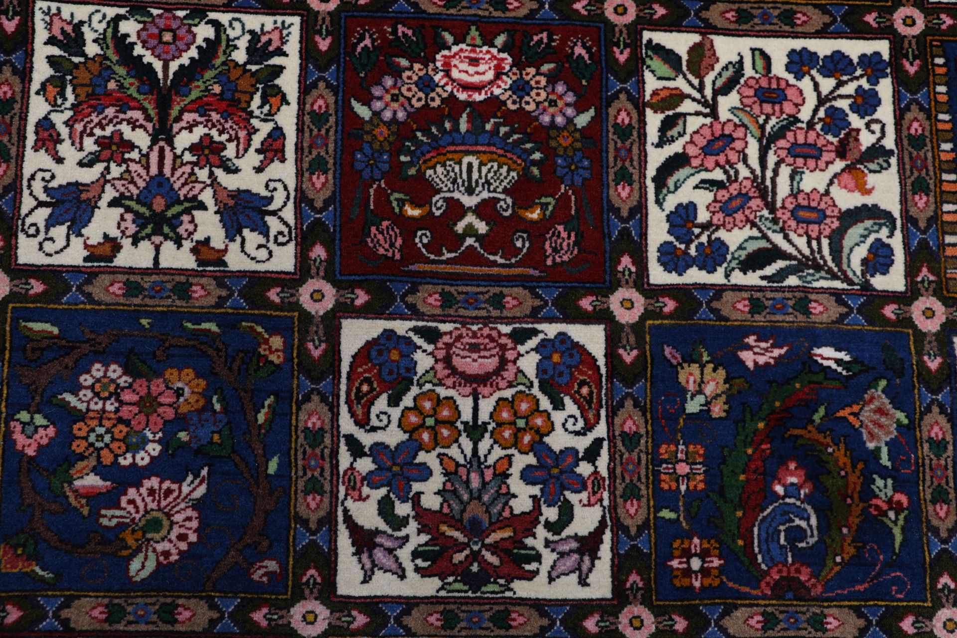 Handgeknüpfter Bakhtiari Perserteppich 208 × 312 cm
