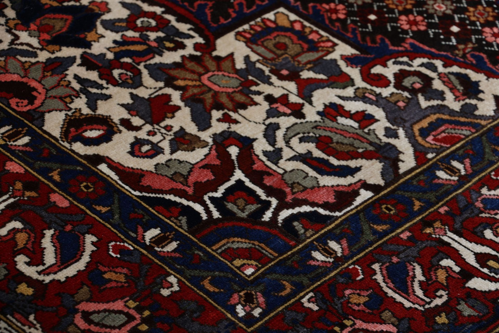 Handgeknüpfter Bakhtiari Perserteppich 216 × 316 cm