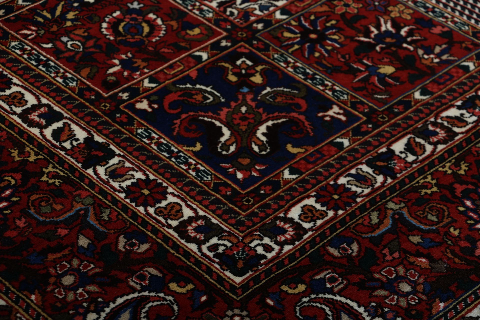 Bakhtiari Perserteppich 203 × 318 cm aus Wolle, handgeknüpft