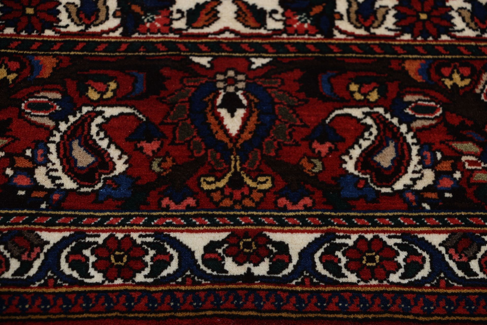 Bakhtiari Perserteppich 203 × 318 cm aus Wolle, handgeknüpft