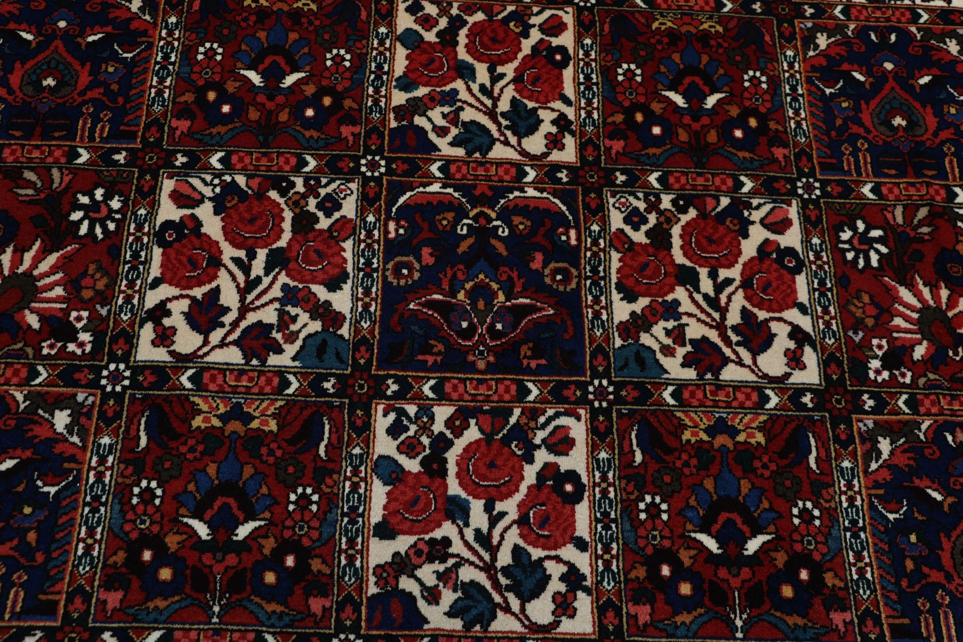 Bakhtiari Perserteppich 203 × 318 cm aus Wolle, handgeknüpft