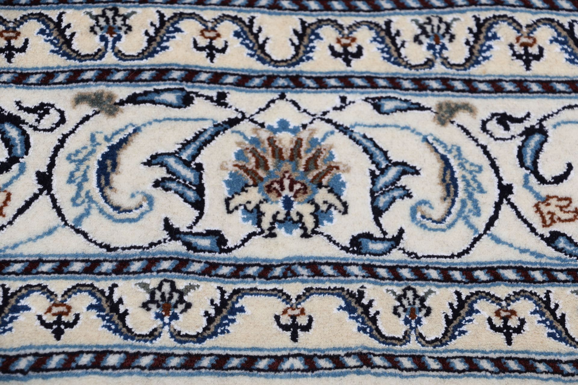 Nain Perserteppich aus Iran, 196 × 297 cm