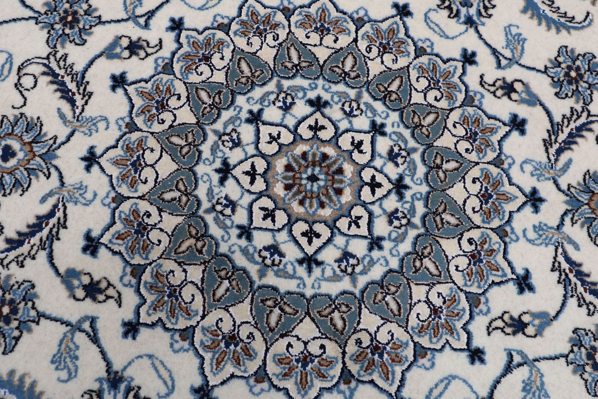 Nain Perserteppich aus Iran, 196 × 297 cm